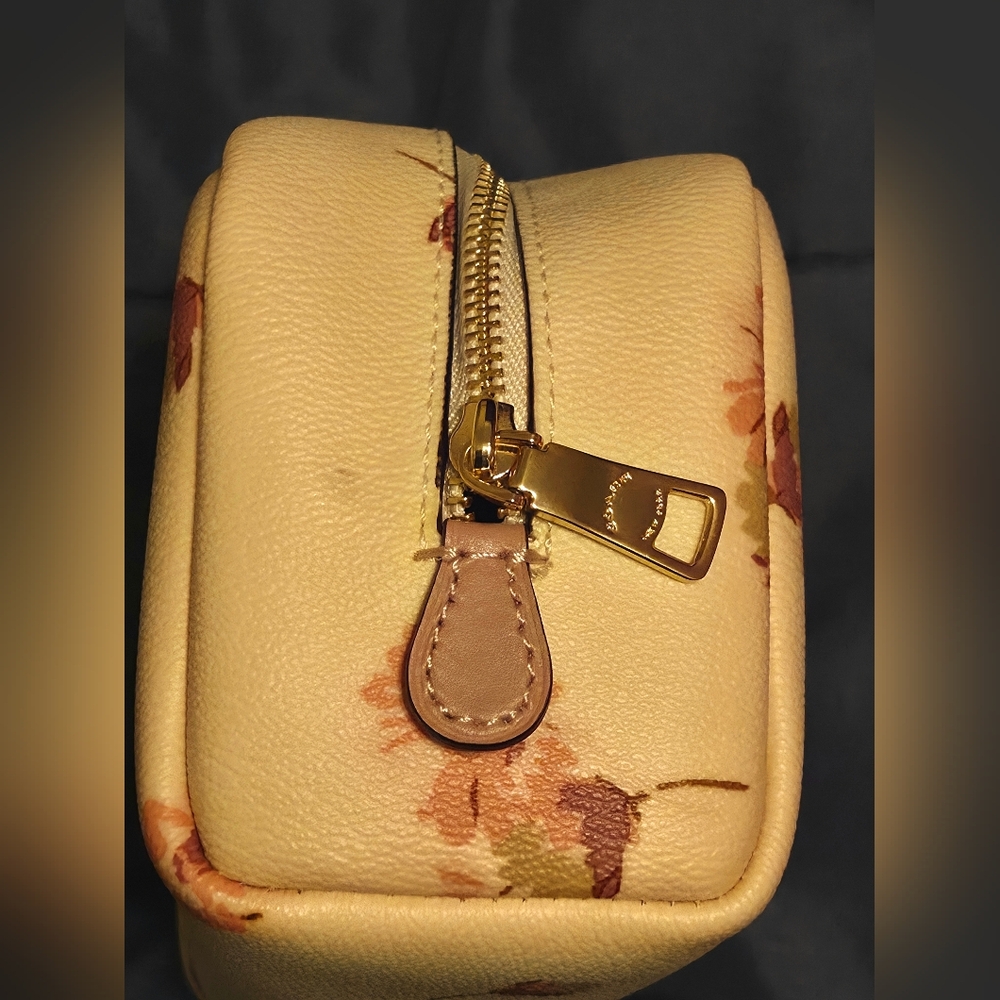NWOT Coach Japan Exclusive Floral Cosmetic Case C3299 – Rare Limited Edition - Picture 5 of 12